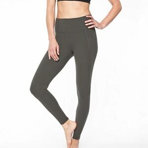 Athleta Stash Pocket Salutation Tight Leggings With Powervita Fabric, Size Small